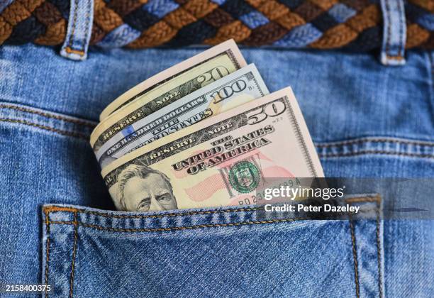 dollar banknotes in pocket - money-talks-englische-redewendung stock-fotos und bilder