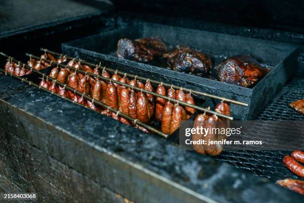 barbecue restaurant in luling texas - texas bbq stock pictures, royalty-free photos & images