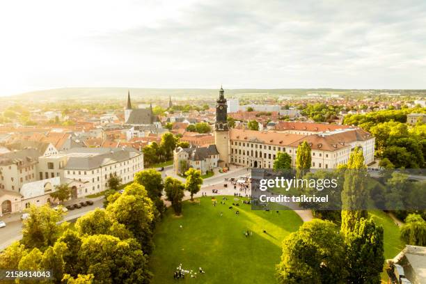 luftaufnahme von weimar im abendlicht - thüringen landschaft stock-fotos und bilder