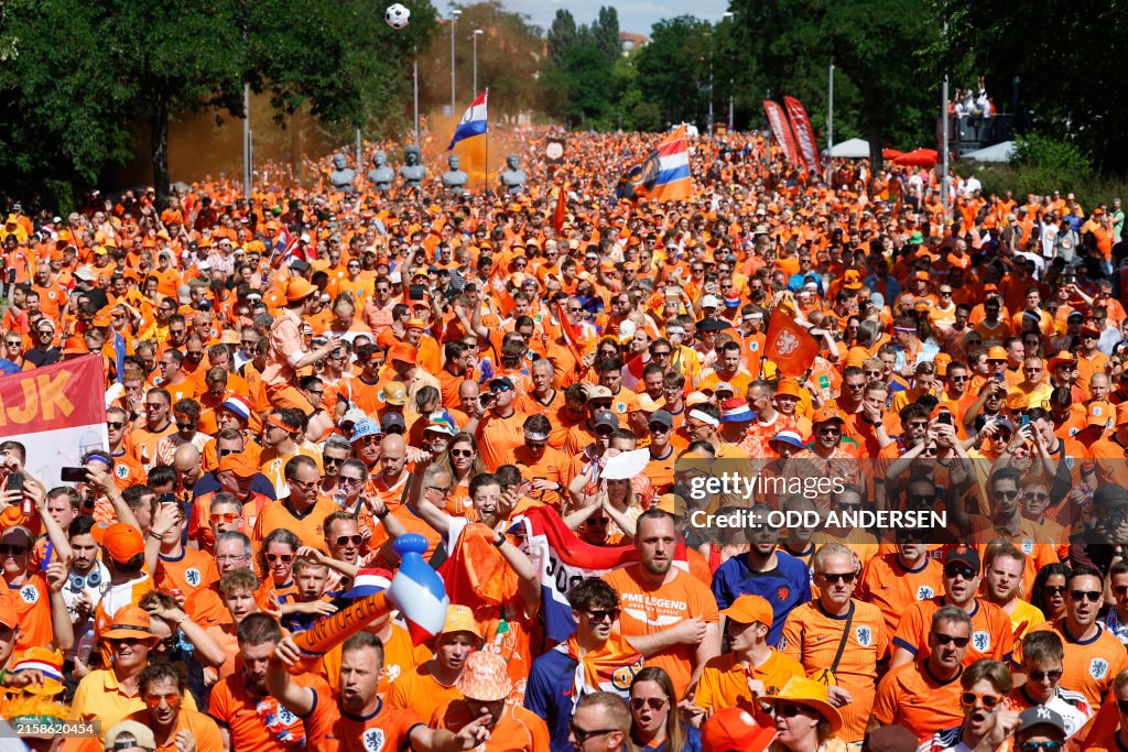 FBL-EURO-2024-MATCH31-NED-AUT-FANS