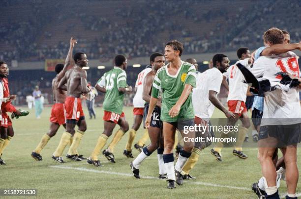 Both sets of Players acknowledge the crowd after the game, 1st July 1990, FIFA World Cup Finals, Quarter-Final match In Naples, England 3 v Cameroon 2