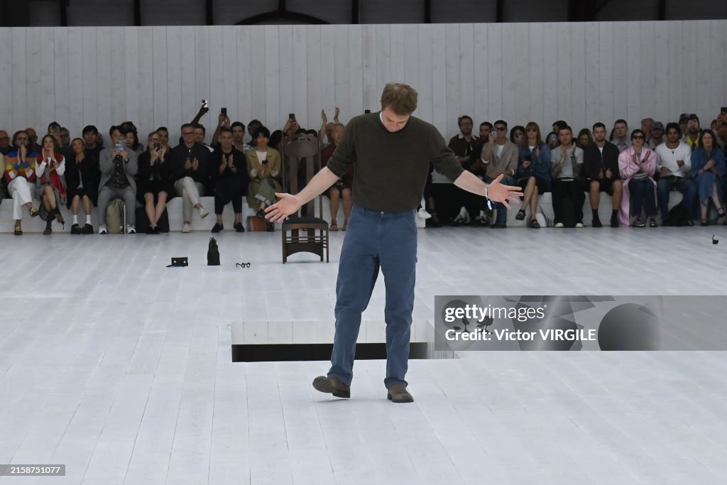 Loewe - Runway - Spring/Summer 2025 Paris Men Fashion Week