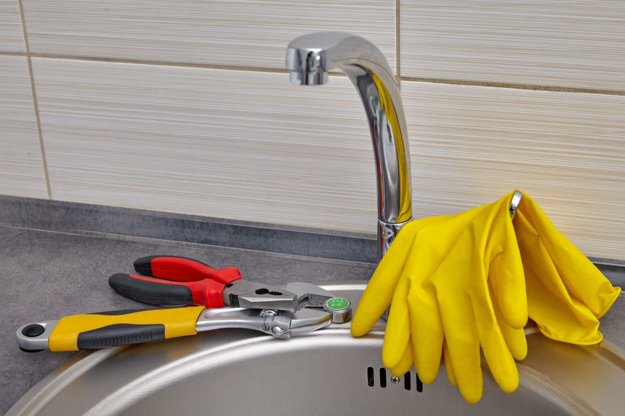 installing kitchen sink