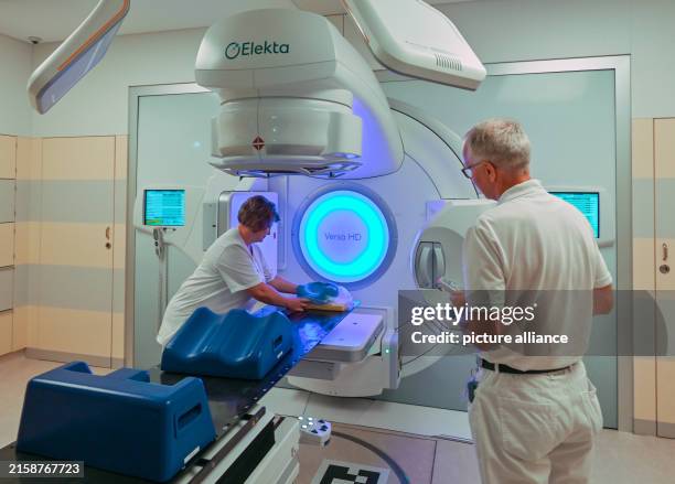 June 2024, Brandenburg, Cottbus: A linear accelerator for the treatment of prostate cancer is being prepared in the practice for radiooncology and...
