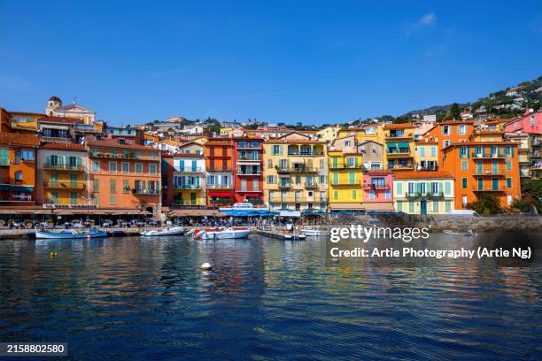 villefranche-sur-mer, beausoleil, nice, alpes-maritimes department in the provence-alpes-côte d'azur region on the french riviera, france - villefranche sur mer imagens e fotografias de stock