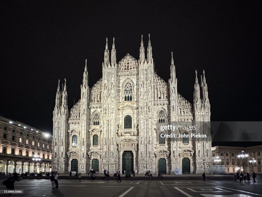 Duomo di Milano at night