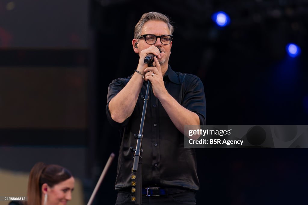 Guus Meeuwis: Groots Met Een Zachte G 2024 : Concert At Philips Stadion