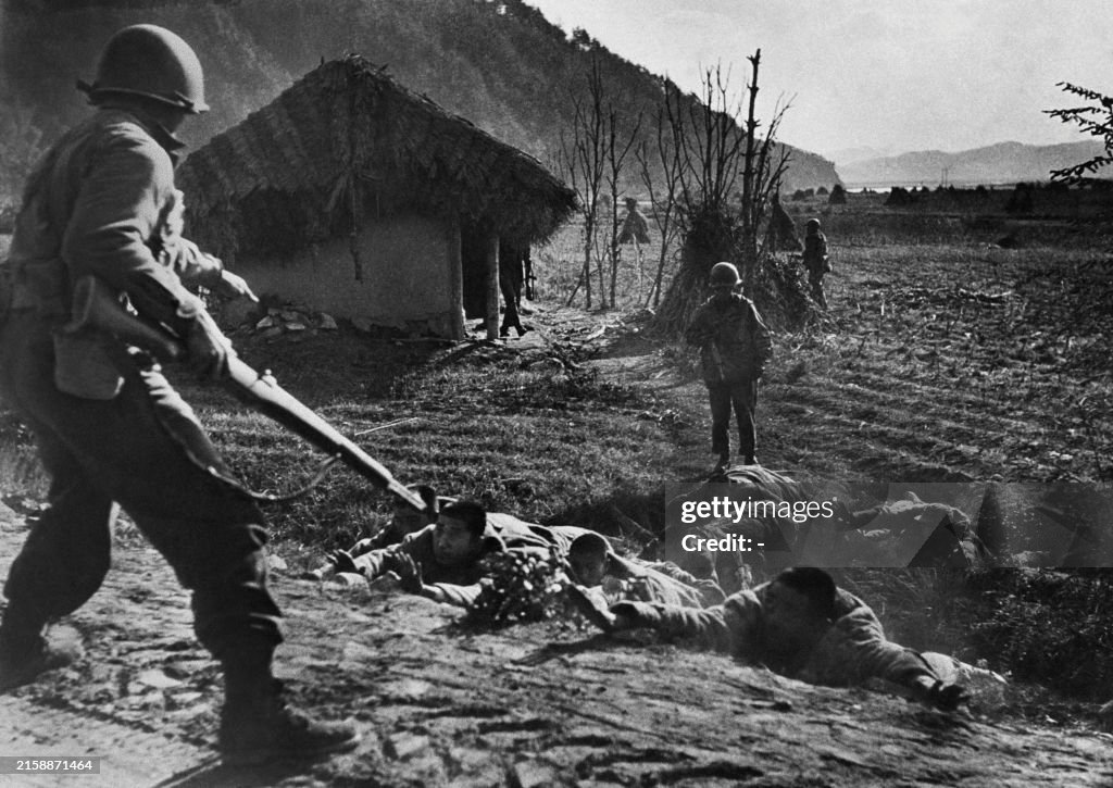 TOPSHOT-SKOREA-KOREAN WAR-ARMY
