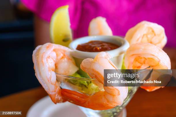 shrimp cocktail - prawn cocktail stock pictures, royalty-free photos & images