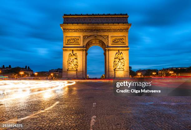 arc de triomphe the triumph arc - arc de triomphe paris night stock pictures, royalty-free photos & images
