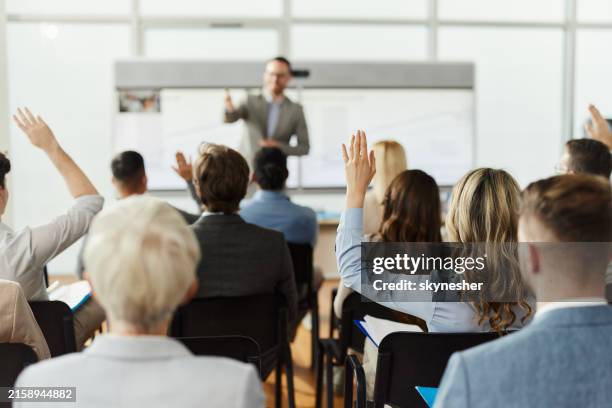 we have questions! - vragen en antwoorden stockfoto's en -beelden