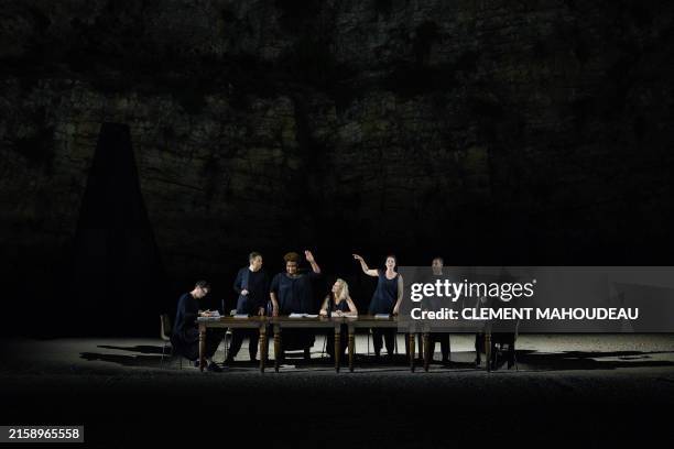 Trouper 3,993 Theatre Troupe Stock Photos, High-Res Pictures, and Images ...