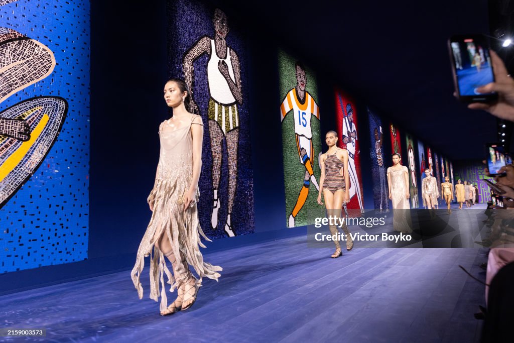 Christian Dior : Runway - Paris Fashion Week - Haute Couture Fall/Winter 2024-2025