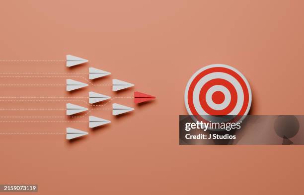 leader and team of paperplane aiming for a target - richten stockfoto's en -beelden