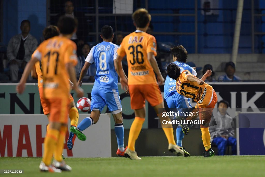 Júbilo Iwata v Shimizu S-Pulse - J.LEAGUE YBC Levain Cup Group D
