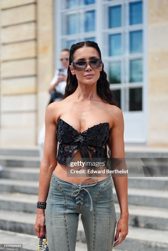 Street Style - Paris Fashion Week - Haute Couture Fall/Winter 2024/2025 - Day One