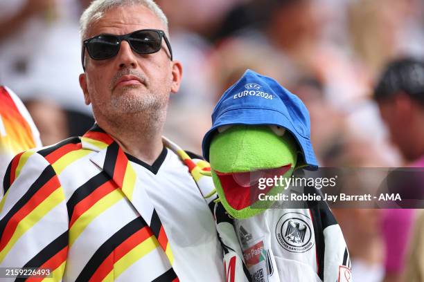 Muppet Football Manager 72 Team Muppet Stock Photos, High-Res Pictures, and Images - Getty Images