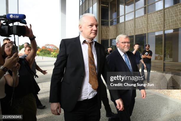 WikiLeaks founder Julian Assange is joined by Kevin Rudd, Australian Ambassador to the U.S. As he arrives to the United States Courthouse where he is...