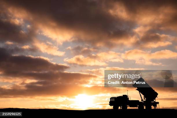 surface-to-air defense missile system at night - anti aircraft stock pictures, royalty-free photos & images