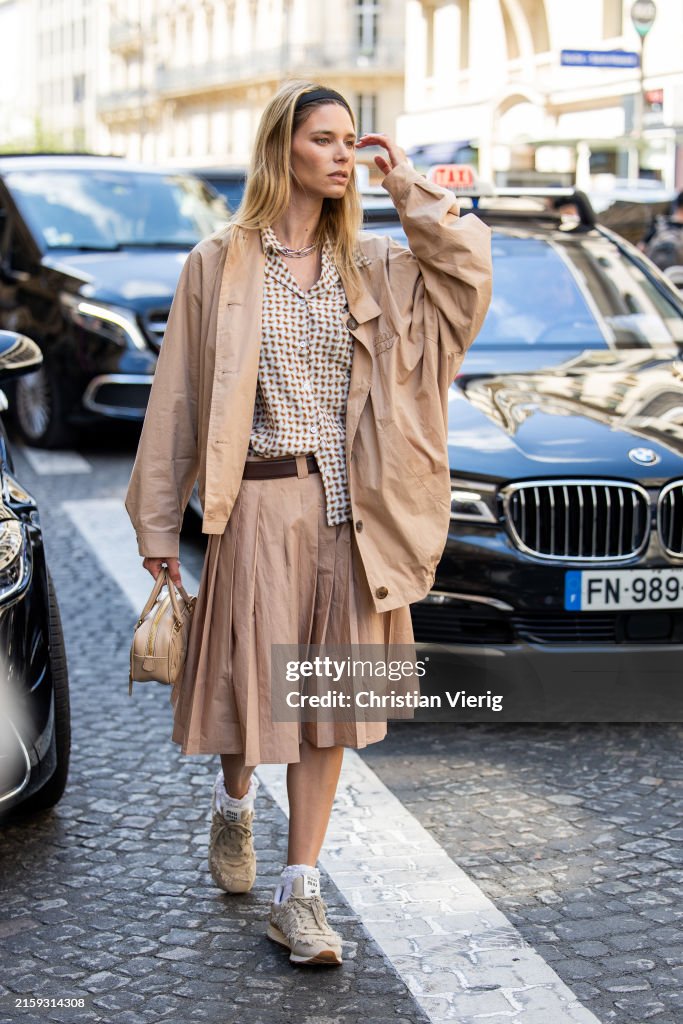 Street Style - Paris Fashion Week - Haute Couture Fall/Winter 2024/2025 - Day Two