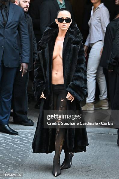 Balenciaga: Outside - Paris Fashion Week - Haute Couture Fall/Winter 2024-2025 Balenciaga: Outside - Paris Fashion Week - Haute Couture Fall/Winter 2024-2025