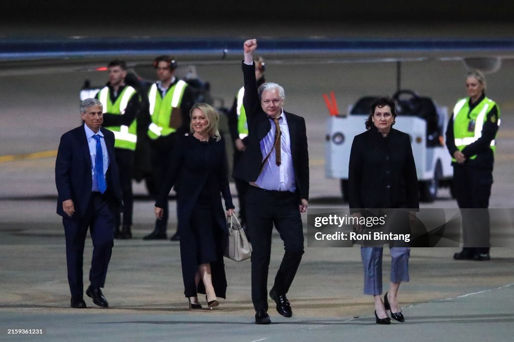 WikiLeaks Founder Julian Assange Returns To Australia As A Free Man