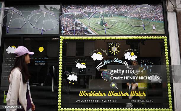 Tennis Racket Window Display 3,202 Tennis Store Stock Photos, High-Res Pictures, and Images - Getty ...