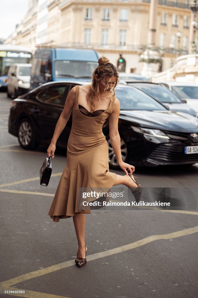 Street Style - Paris Fashion Week - Haute Couture Fall/Winter 2024/2025 - Day Three