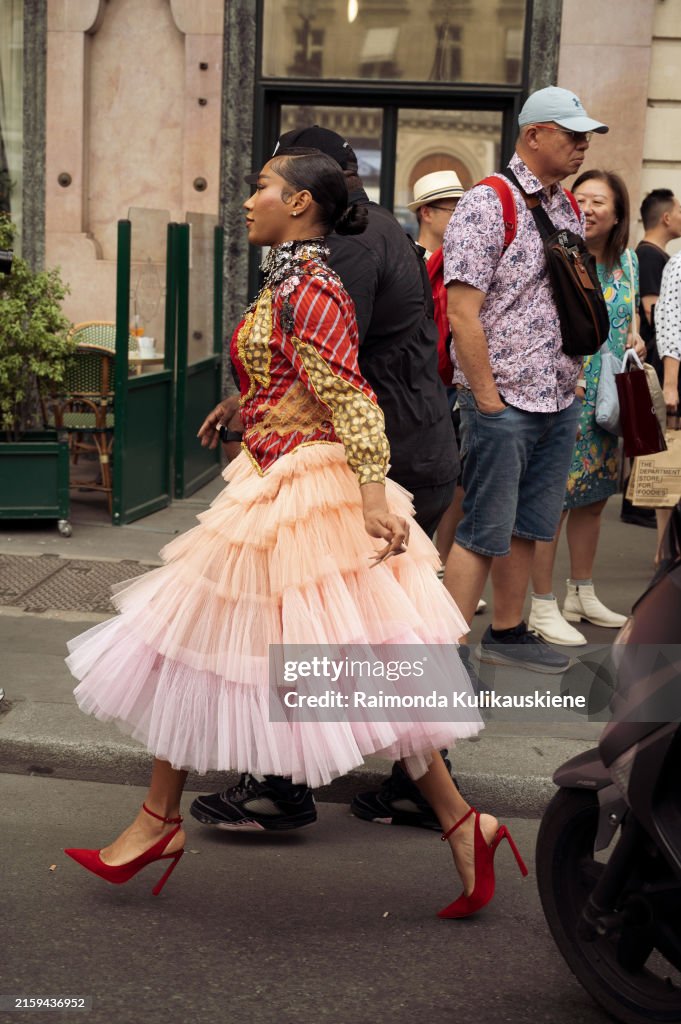 Street Style - Paris Fashion Week - Haute Couture Fall/Winter 2024/2025 - Day Three
