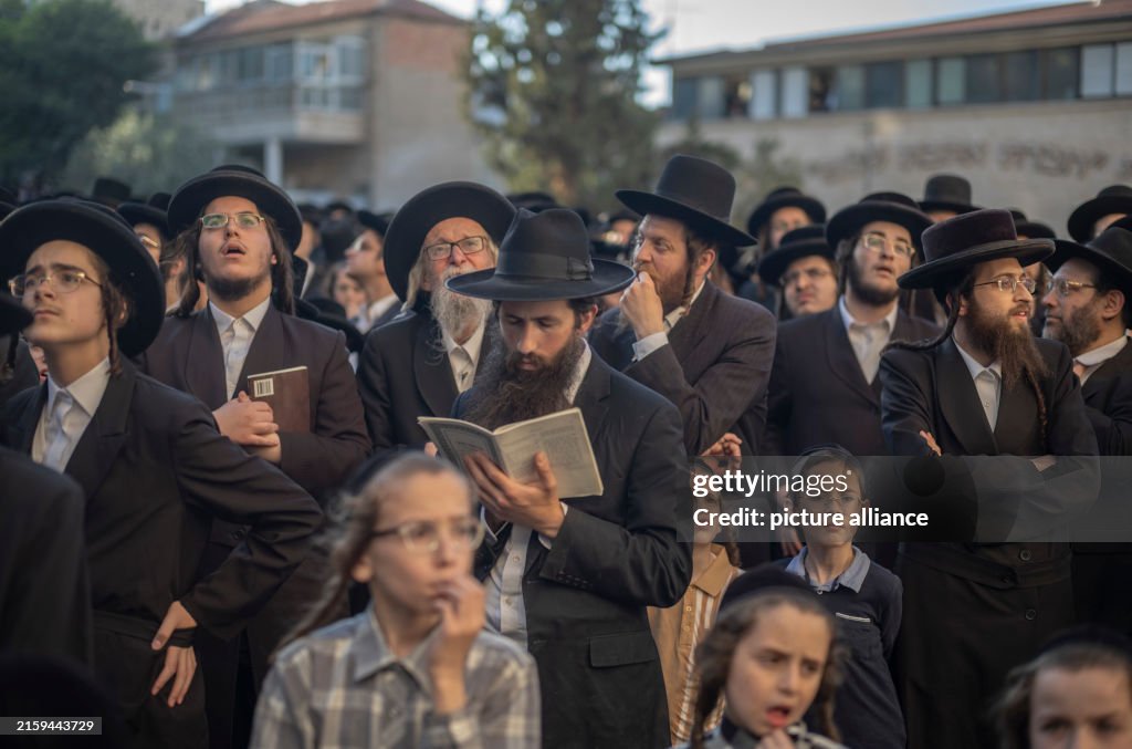 Jews Definition Israeli Ultra-Orthodox Jew take part in a protest against the IDF ...