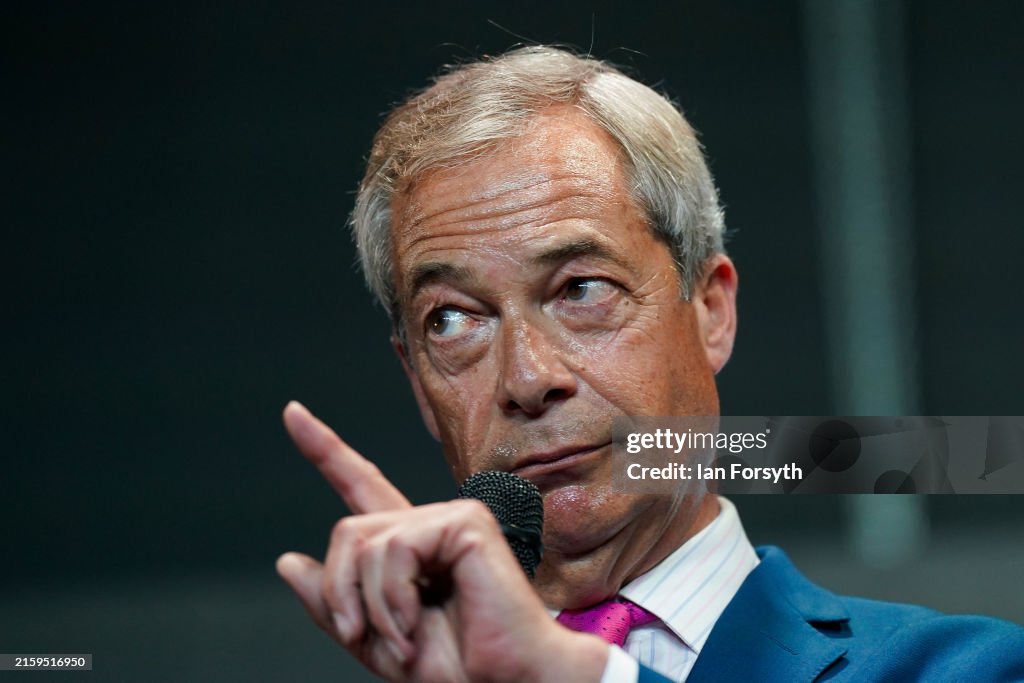 Nigel Farage Tells The People Of Houghton-le-Spring It's Time For A New Voice