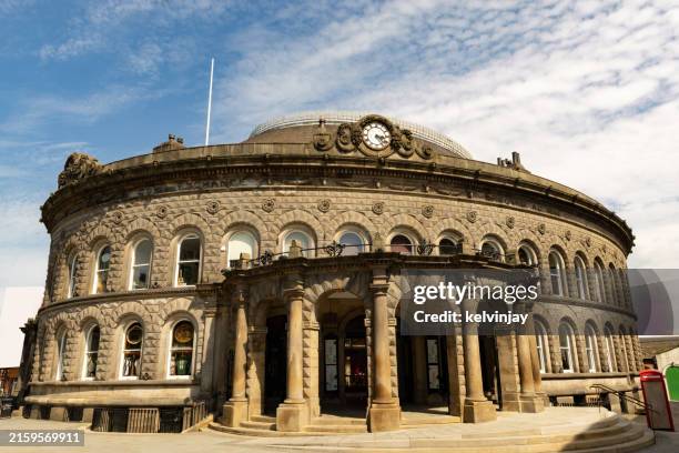leeds corn exchange - leeds photos et images de collection