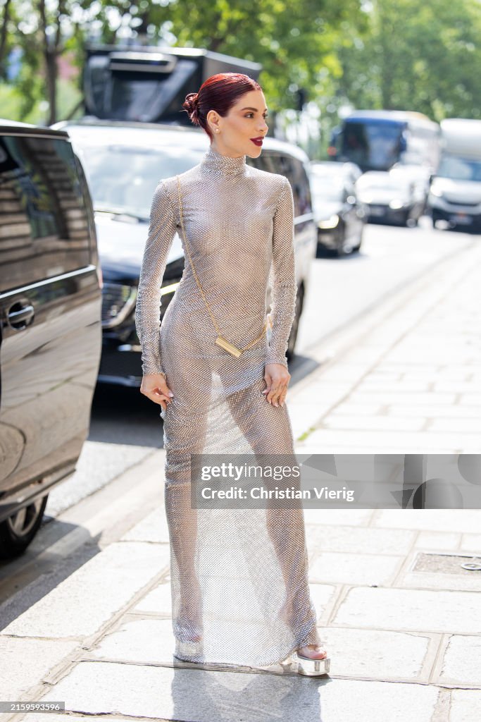 Street Style - Paris Fashion Week - Haute Couture Fall/Winter 2024/2025 - Day Four