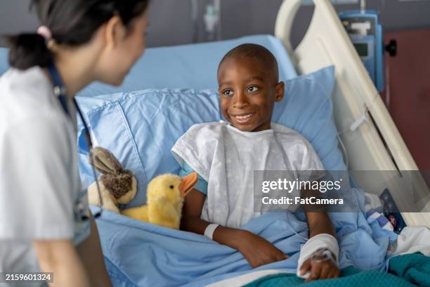 talking with the nurse - oncologist stock pictures, royalty-free photos & images