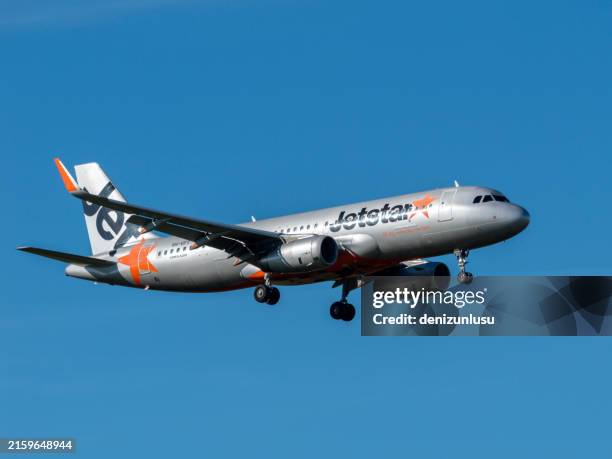 jetstar airbus a320 - jetstar plane stock pictures, royalty-free photos & images