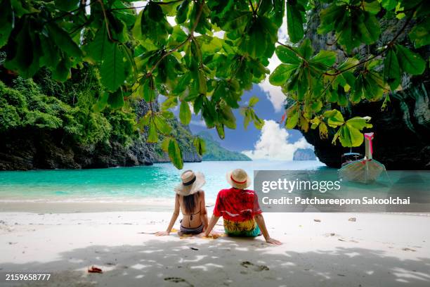 summer on happines island - phuket photos et images de collection