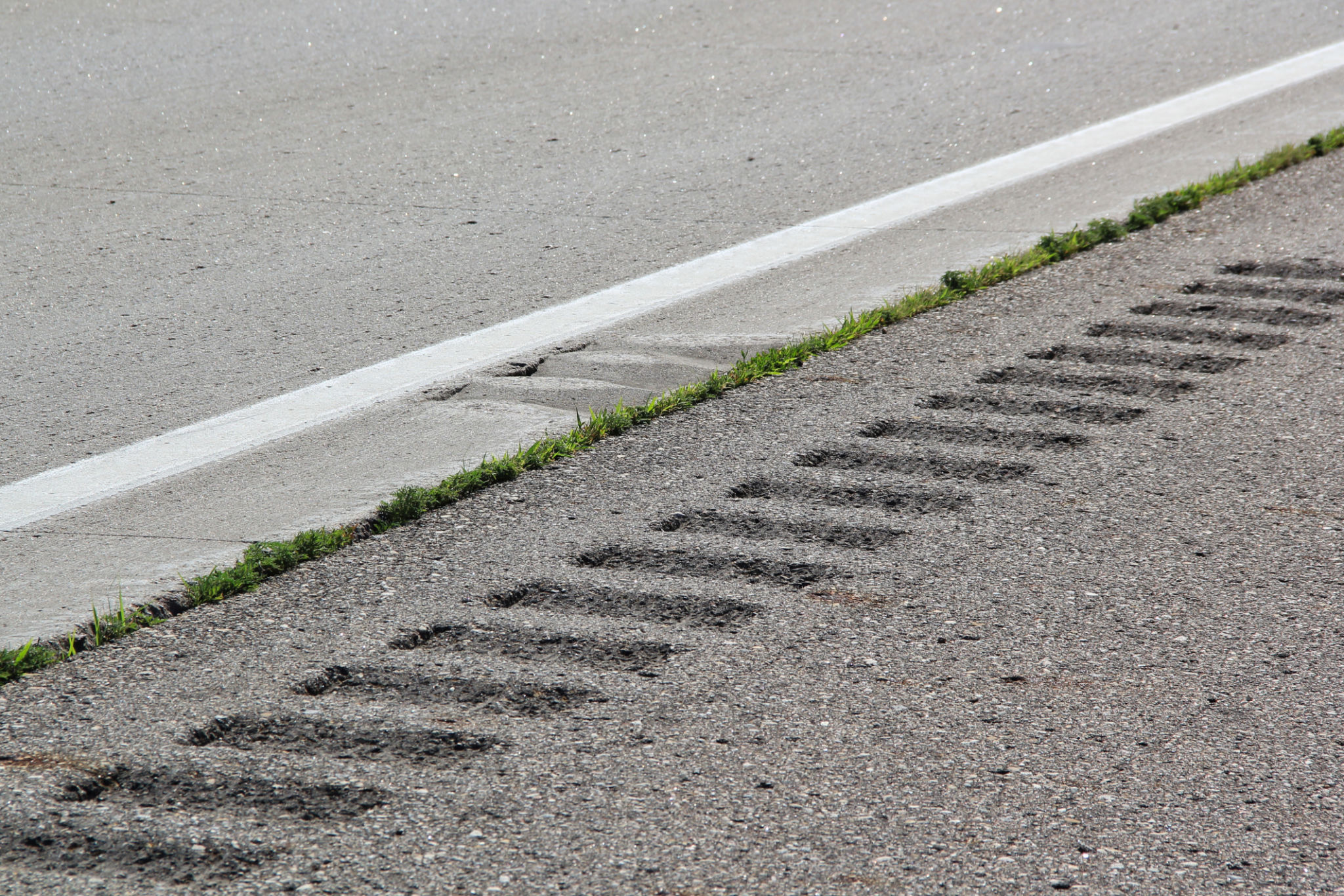 safe highway shoulder
