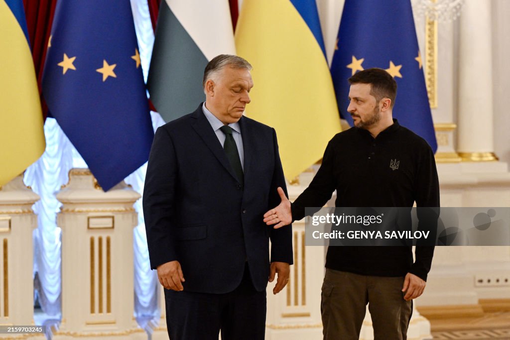 TOPSHOT-UKRAINE-HUNGARY-EU-DIPLOMACY-RUSSIA-CONFLICT