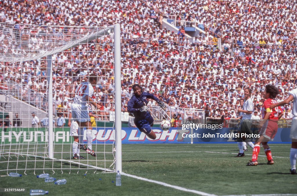 China PR v USNWT - FIFA World Cup 1990 - Final