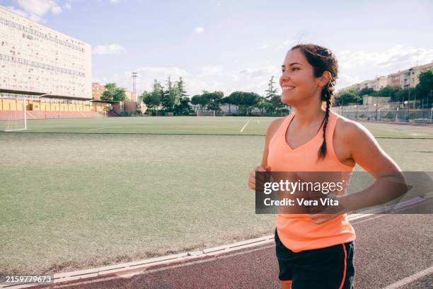 side view of fitness woman doing exercise in athletics sports truck - aeróbica imagens e fotografias de stock