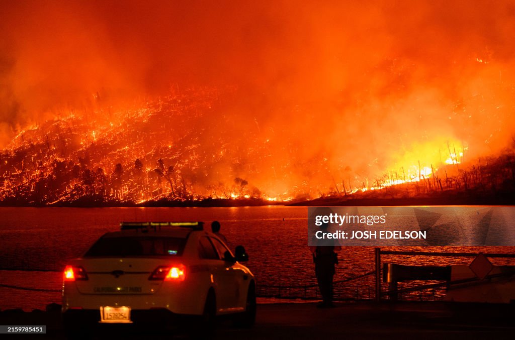 TOPSHOT-US-FIRE-WEATHER-ENVIRONMENT