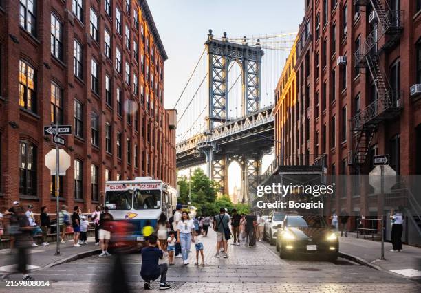 dumbo brooklyn view of mahattan bridge - brooklyn stock pictures, royalty-free photos & images