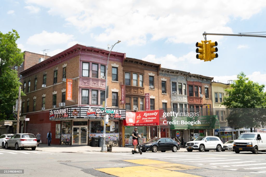 Bedford Park, Bronx City Street a New York