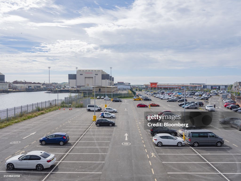 Labour's Nuclear Submarine Plan Wins Over Historic Shipbuilding Town