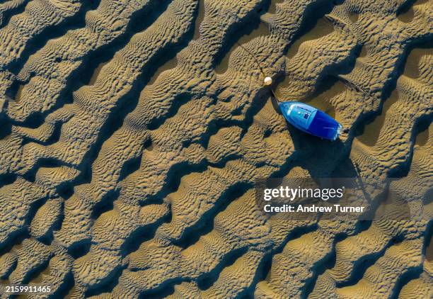 stranded - low tide stock pictures, royalty-free photos & images