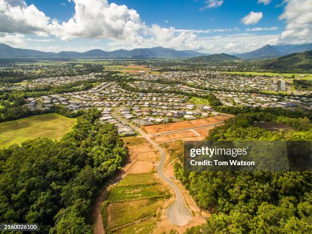aerial view of bentley park subdivision in tropical queensland - cairns stock-fotos und bilder