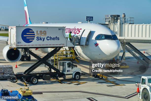 meals loading into aircraft - eurowings luftverkehrs ag stock pictures, royalty-free photos & images