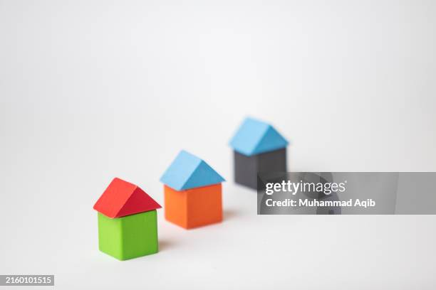 house building concept and real estate concept - spielzeughaus stock-fotos und bilder