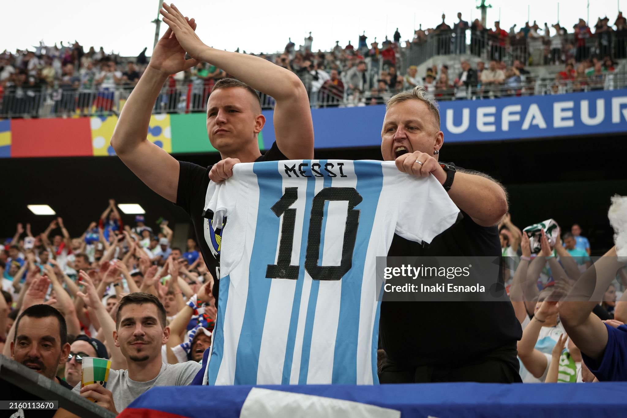 Paraguay bans Messi shirts during the match against Argentina