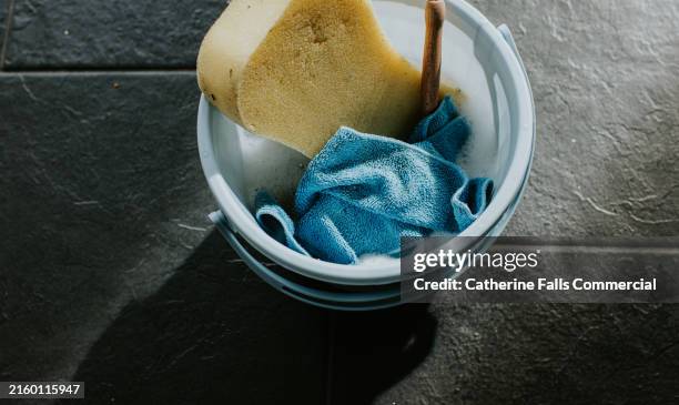 top down of a bucket filled with cleaning products - vod stockfoto's en -beelden